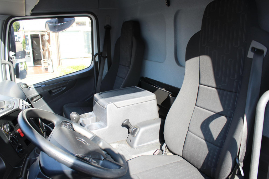 Mercedes-Benz Atego 818 E6 Koffer 6m Klima LDW Schalter LBW - Dostavno vozilo sa zatvorenim sandukom: slika 5 Mercedes-Benz Atego 818 E6 Koffer 6m Klima LDW Schalter LBW - Dostavno vozilo sa zatvorenim sandukom: slika 5