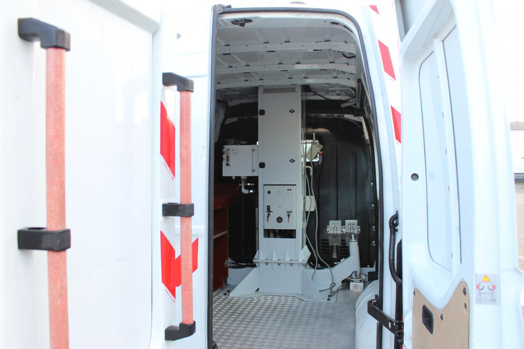 Renault Master Comilev 100TF1 10m Klima nur 167h HU-UVV - Vazdušna platforma montirana na kamion: slika 4 Renault Master Comilev 100TF1 10m Klima nur 167h HU-UVV - Vazdušna platforma montirana na kamion: slika 4