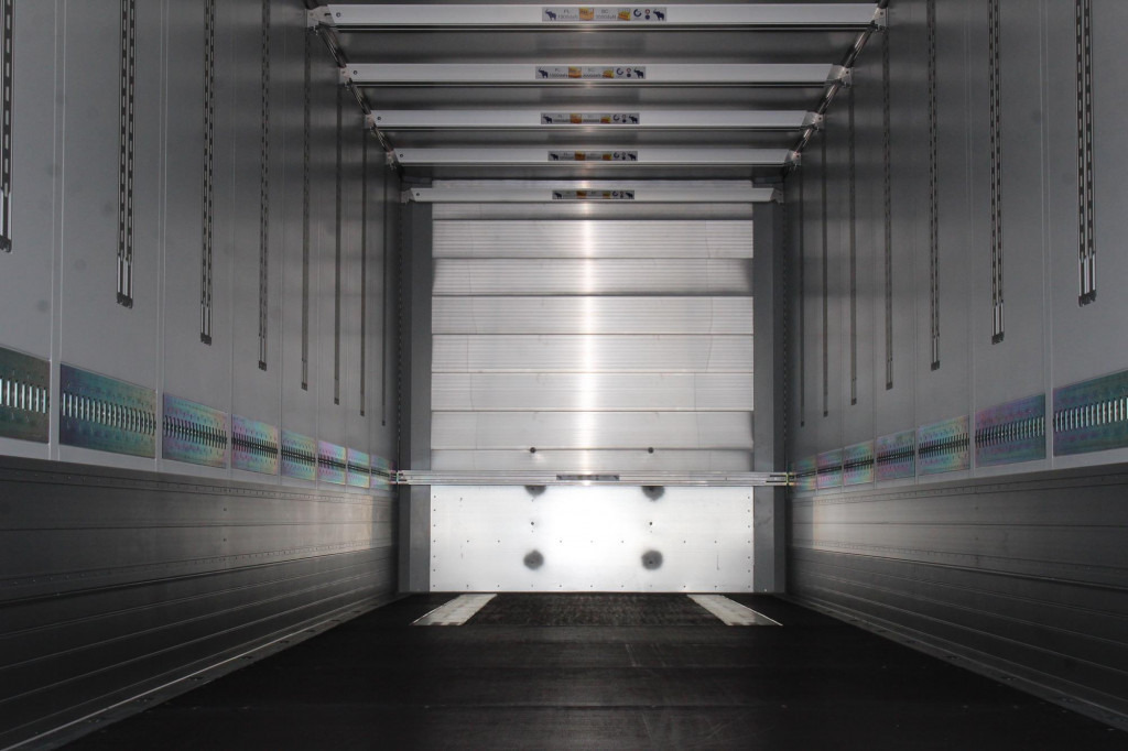 SCHMITZ Koffer 2,7h DS Ladebordwand MIETE - RENT - Poluprikolica sa zatvorenim sandukom: slika 2 SCHMITZ Koffer 2,7h DS Ladebordwand MIETE - RENT - Poluprikolica sa zatvorenim sandukom: slika 2