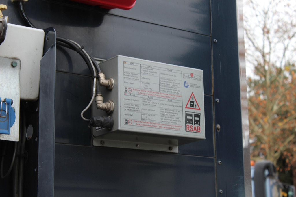 SCHMITZ Plane Edscha Liftachse Pal.-Kasten Lenkachse - Poluprikolica sa ceradom: slika 4 SCHMITZ Plane Edscha Liftachse Pal.-Kasten Lenkachse - Poluprikolica sa ceradom: slika 4