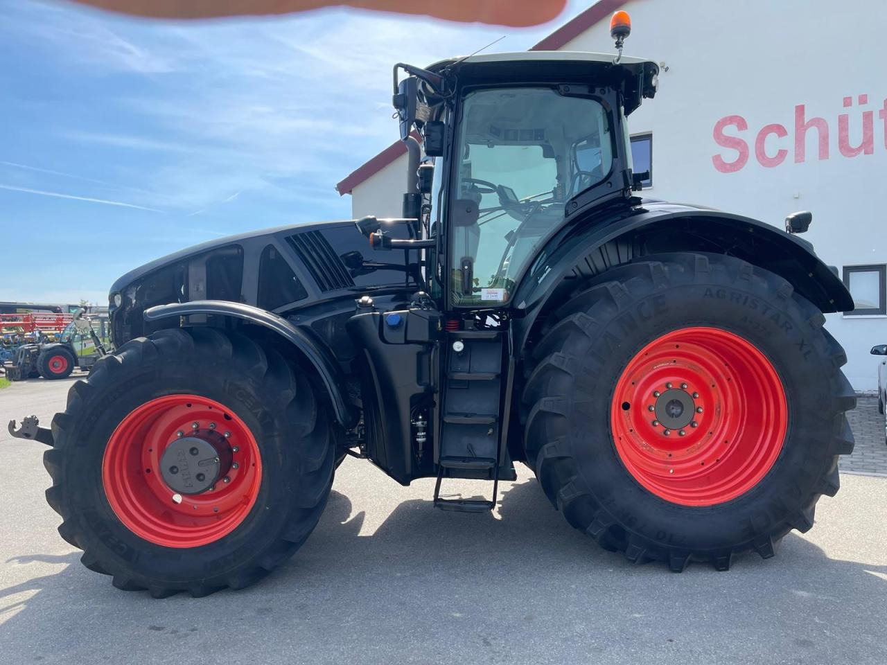 CLAAS Axion 920 CMATIC mit FZW, Black, Schwarz - Traktor: slika 2 CLAAS Axion 920 CMATIC mit FZW, Black, Schwarz - Traktor: slika 2