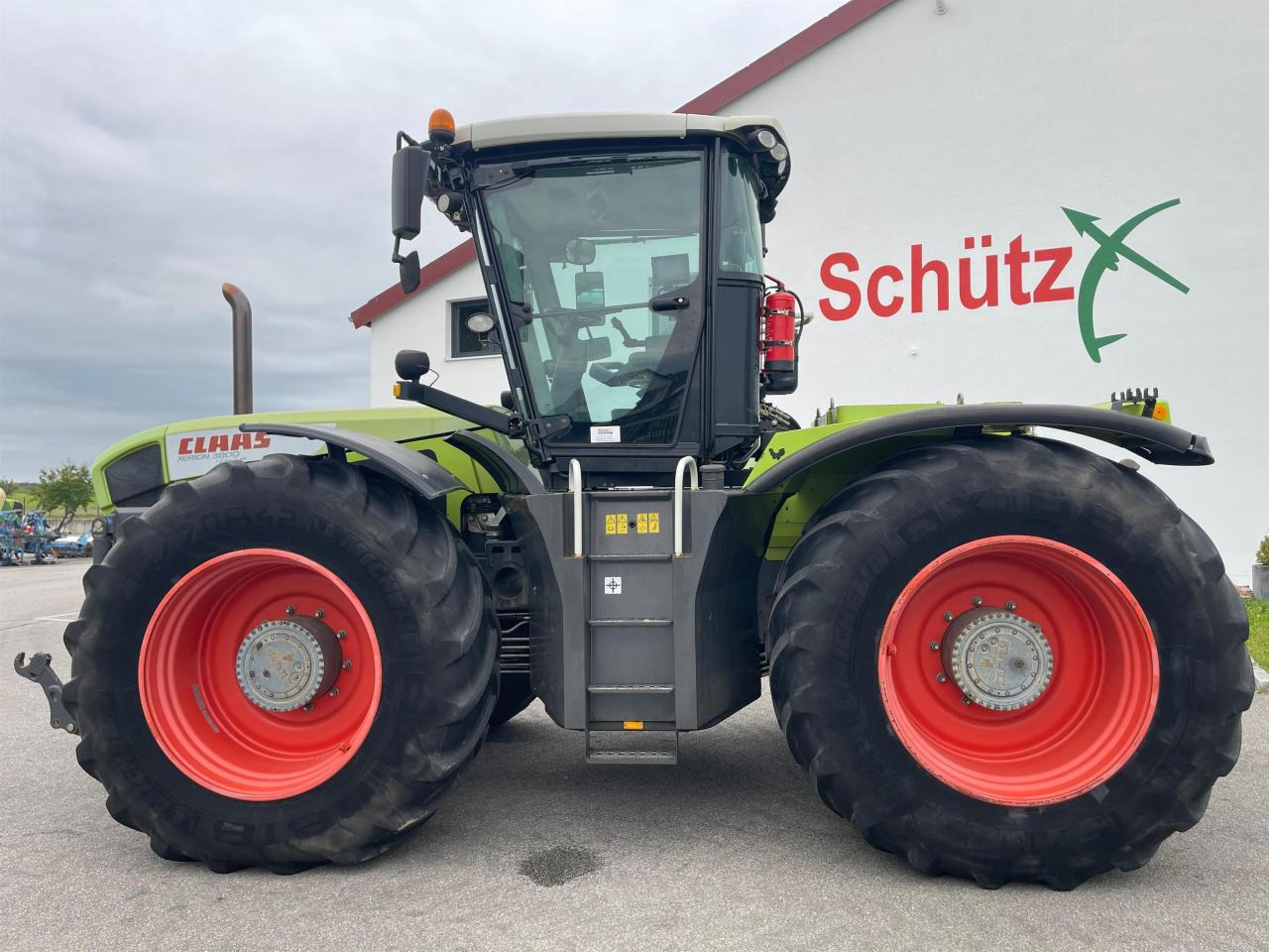 CLAAS Xerion 3800 Trac PTO mit GPS S3 mit Frontkraftheber und Heckzapfwelle, kommt vom Erstbesitzer, gepfl - Traktor: slika 5 CLAAS Xerion 3800 Trac PTO mit GPS S3 mit Frontkraftheber und Heckzapfwelle, kommt vom Erstbesitzer, gepfl - Traktor: slika 5
