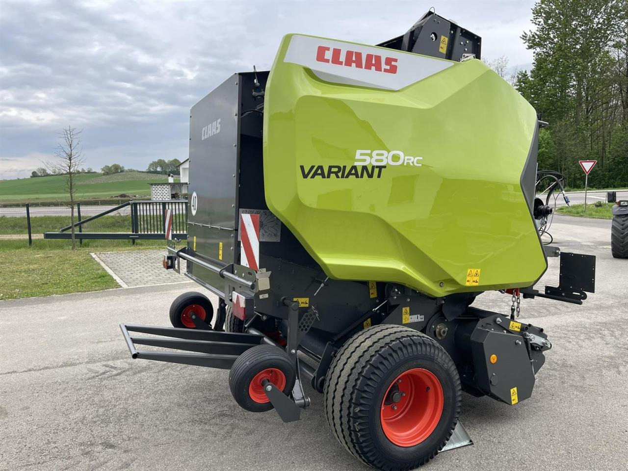 CLAAS neuwertige Rundballenpresse Variant 580 RC Pro, ca. 1003 Ballen, Bj. 2023 - Balirka za okrugle bale: slika 5 CLAAS neuwertige Rundballenpresse Variant 580 RC Pro, ca. 1003 Ballen, Bj. 2023 - Balirka za okrugle bale: slika 5