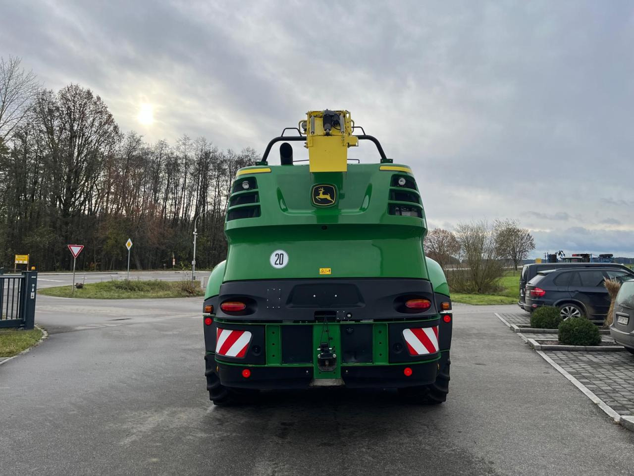 John Deere 8300i Feldhäcksler, Harvestlap, Pickup, Kemper, erst 910 Betriebsstunden, Baujahr 2018 - Kombajn za stočnu hranu: slika 4 John Deere 8300i Feldhäcksler, Harvestlap, Pickup, Kemper, erst 910 Betriebsstunden, Baujahr 2018 - Kombajn za stočnu hranu: slika 4