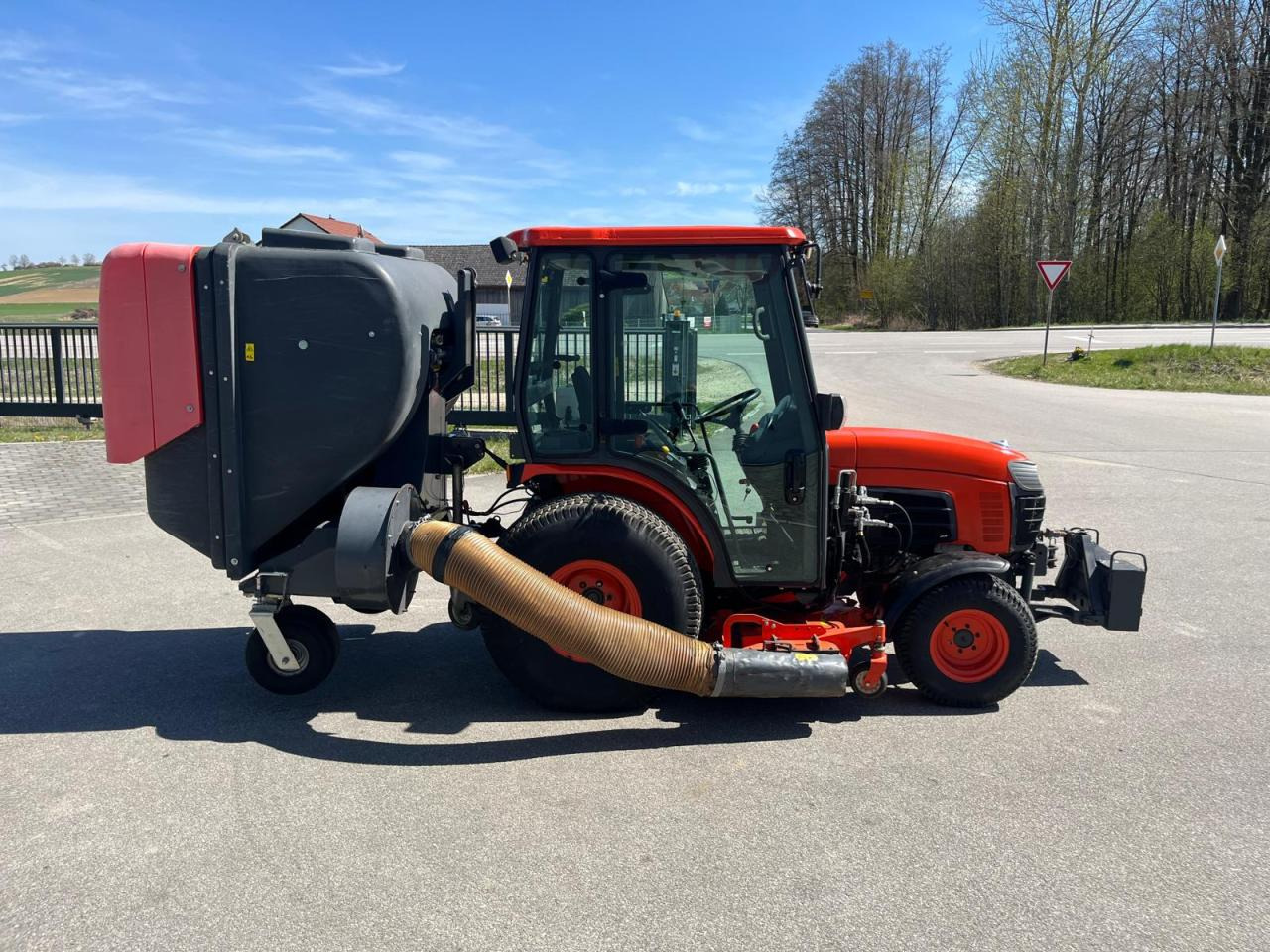 Kubota B3030 Rasenmäher inkl. Grüngutbehälter - Baštenska kosačica: slika 4 Kubota B3030 Rasenmäher inkl. Grüngutbehälter - Baštenska kosačica: slika 4
