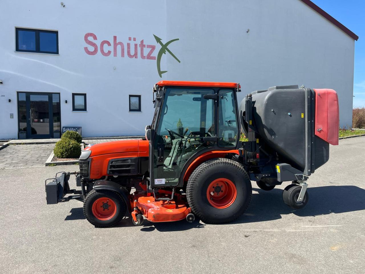 Kubota B3030 Rasenmäher inkl. Grüngutbehälter - Baštenska kosačica: slika 1 Kubota B3030 Rasenmäher inkl. Grüngutbehälter - Baštenska kosačica: slika 1