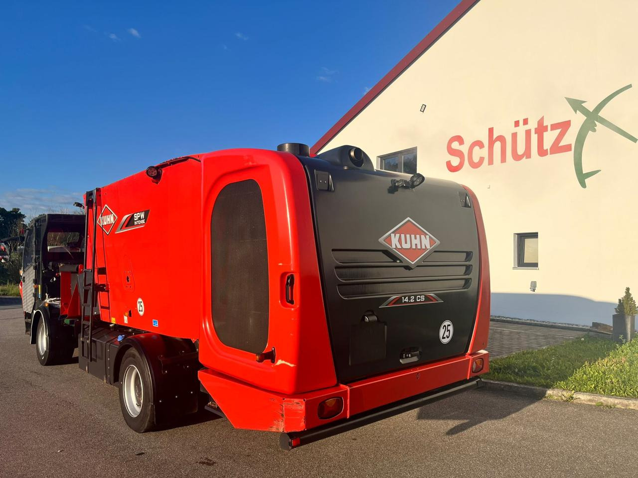 Kuhn 14.2 CS / Futtermischwagen / 2 Schnecken - Prikolica za mešanje stočne hrane: slika 3 Kuhn 14.2 CS / Futtermischwagen / 2 Schnecken - Prikolica za mešanje stočne hrane: slika 3