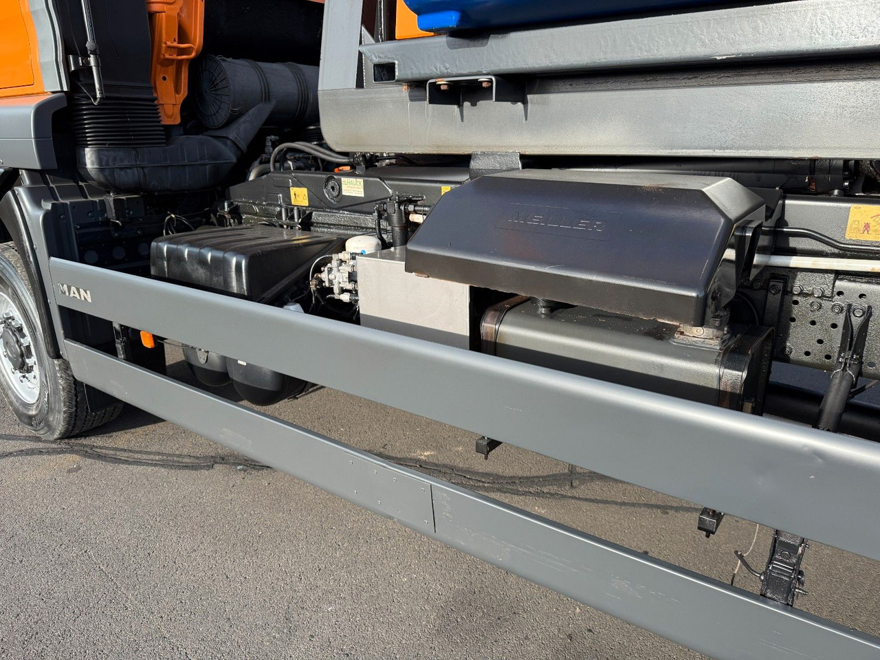 MAN TGA 18.360 4x4 Winterdienst Meiller Abroller - Kamion sa hidrauličnom kukom: slika 4 MAN TGA 18.360 4x4 Winterdienst Meiller Abroller - Kamion sa hidrauličnom kukom: slika 4