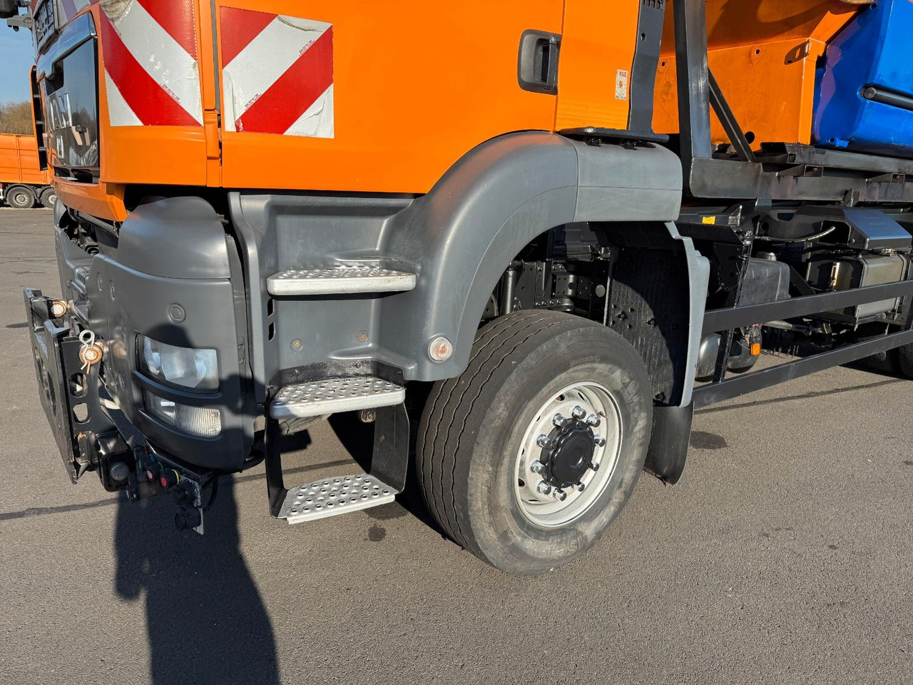 MAN TGS 18.360 4x4 Winterdienst Meiller Abroller - Kamion sa hidrauličnom kukom: slika 4 MAN TGS 18.360 4x4 Winterdienst Meiller Abroller - Kamion sa hidrauličnom kukom: slika 4