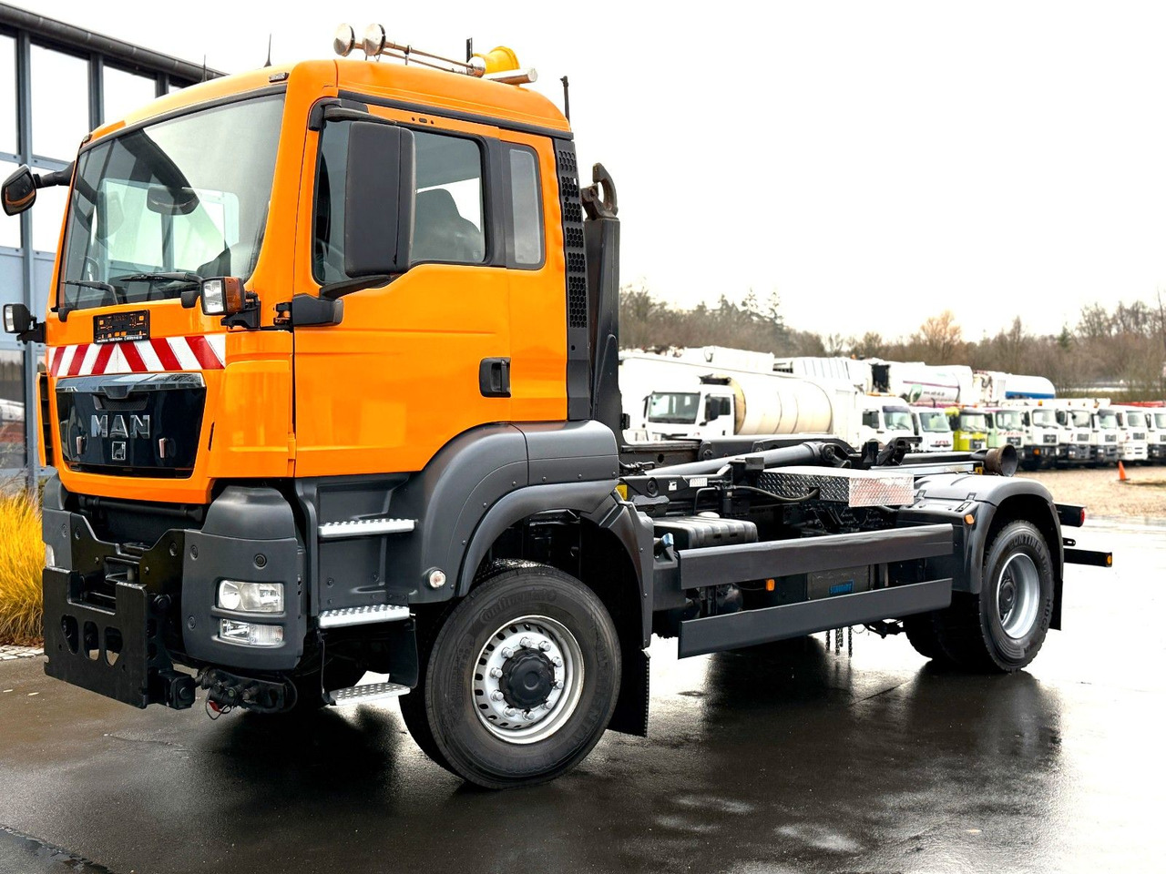 MAN TGS 18.360 4x4 Winterdienst Meiller Abroller - Kamion sa hidrauličnom kukom: slika 1 MAN TGS 18.360 4x4 Winterdienst Meiller Abroller - Kamion sa hidrauličnom kukom: slika 1