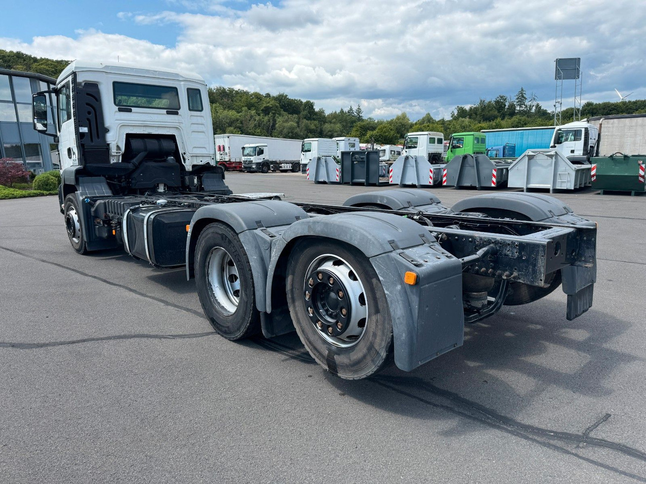 MAN TGS 26.320 6x2 Fahrgestell - Unfall - Kamion sa golom šasijom i zatvorenom kabinom: slika 5 MAN TGS 26.320 6x2 Fahrgestell - Unfall - Kamion sa golom šasijom i zatvorenom kabinom: slika 5