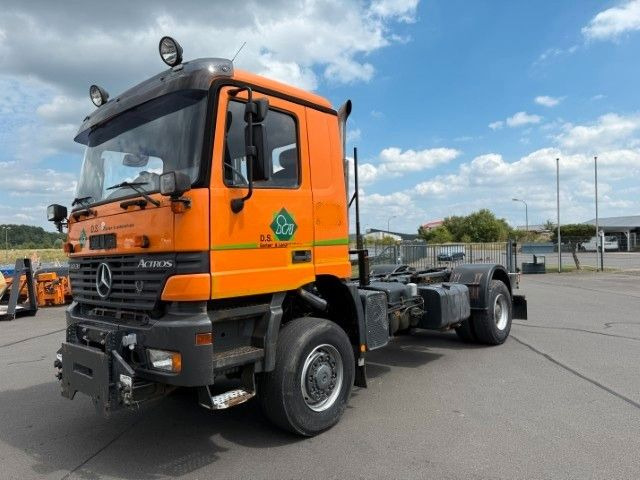 Mercedes-Benz Actros 2031 4x4 Hydraulik + Wechselsystem - Kamion sa golom šasijom i zatvorenom kabinom: slika 1 Mercedes-Benz Actros 2031 4x4 Hydraulik + Wechselsystem - Kamion sa golom šasijom i zatvorenom kabinom: slika 1