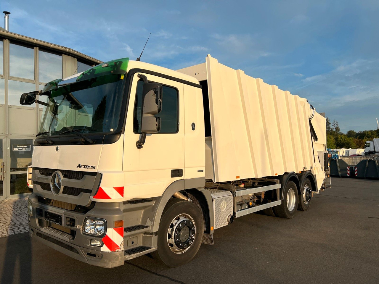 Mercedes-Benz Actros 2532 6x2 MP3 Faun Power Press 524 - Kamion za smeće: slika 1 Mercedes-Benz Actros 2532 6x2 MP3 Faun Power Press 524 - Kamion za smeće: slika 1