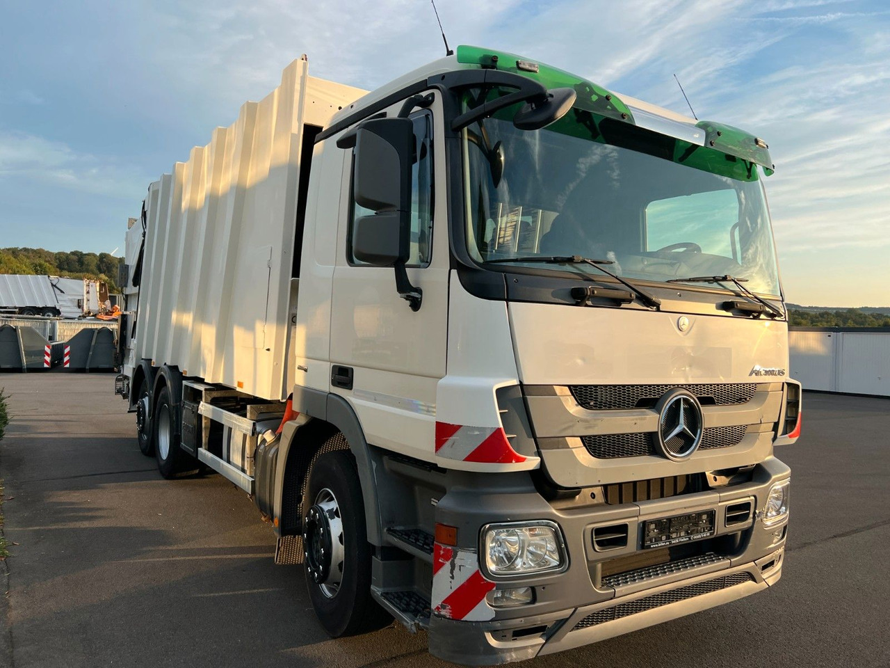 Mercedes-Benz Actros 2532 6x2 MP3 Faun Power Press 524 - Kamion za smeće: slika 4 Mercedes-Benz Actros 2532 6x2 MP3 Faun Power Press 524 - Kamion za smeće: slika 4