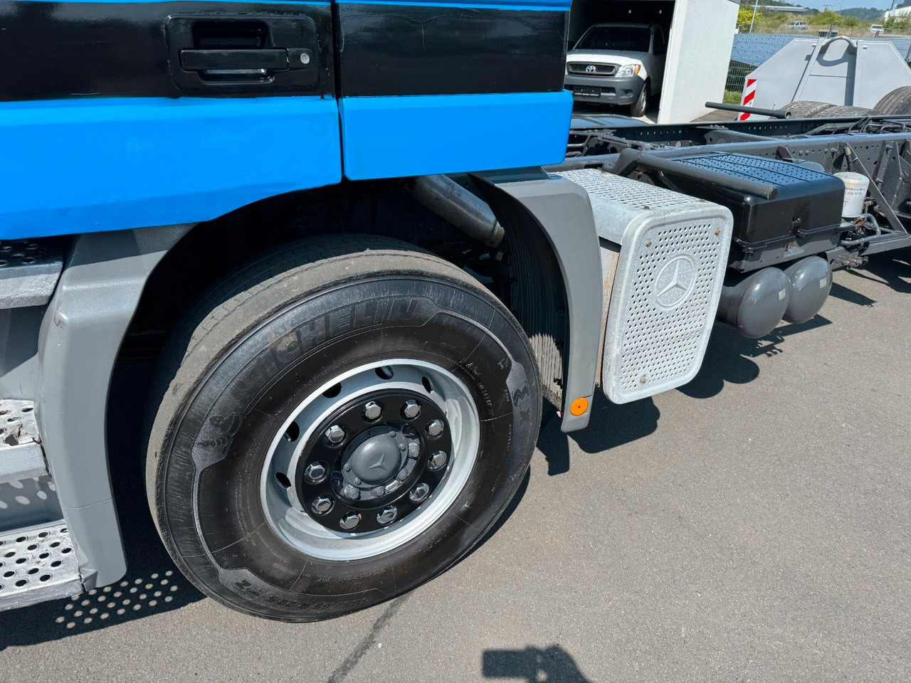 Mercedes-Benz Actros 2540 6x2 Kupplung Klima Hydraulikpumpe - Kamion sa golom šasijom i zatvorenom kabinom: slika 3 Mercedes-Benz Actros 2540 6x2 Kupplung Klima Hydraulikpumpe - Kamion sa golom šasijom i zatvorenom kabinom: slika 3