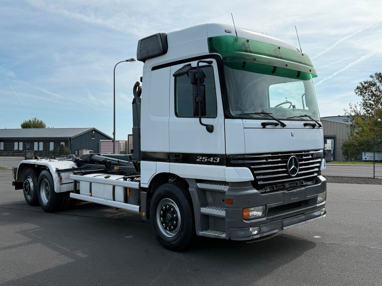 Mercedes-Benz Actros 2543 6x2 Klima + Kupplung - Kamion sa hidrauličnom kukom: slika 4 Mercedes-Benz Actros 2543 6x2 Klima + Kupplung - Kamion sa hidrauličnom kukom: slika 4