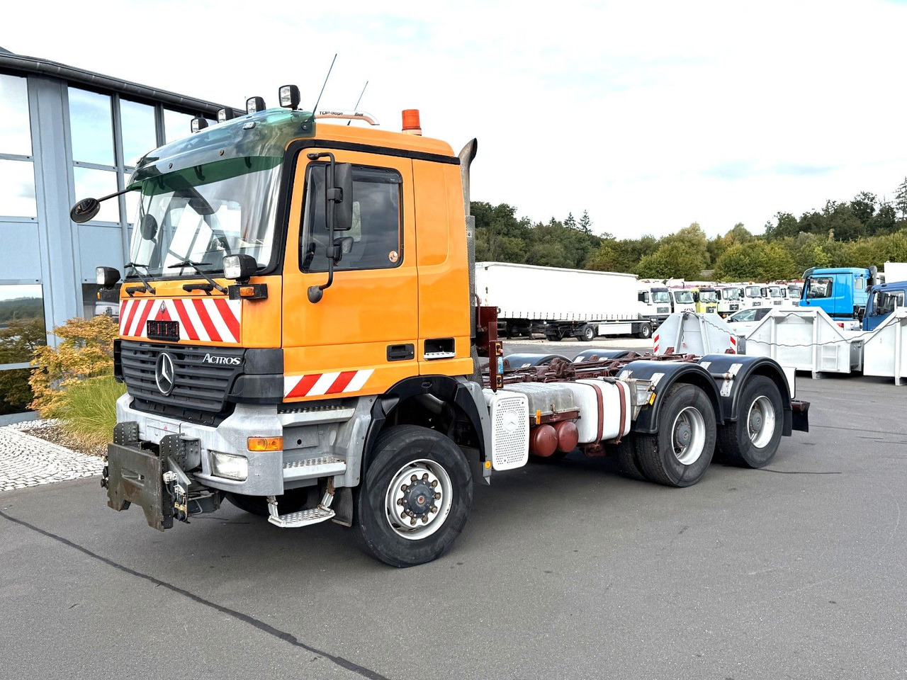 Mercedes-Benz Actros 3340 6x6 Dautel Wechselsystem + Kupplung - Kamion sa golom šasijom i zatvorenom kabinom: slika 1 Mercedes-Benz Actros 3340 6x6 Dautel Wechselsystem + Kupplung - Kamion sa golom šasijom i zatvorenom kabinom: slika 1