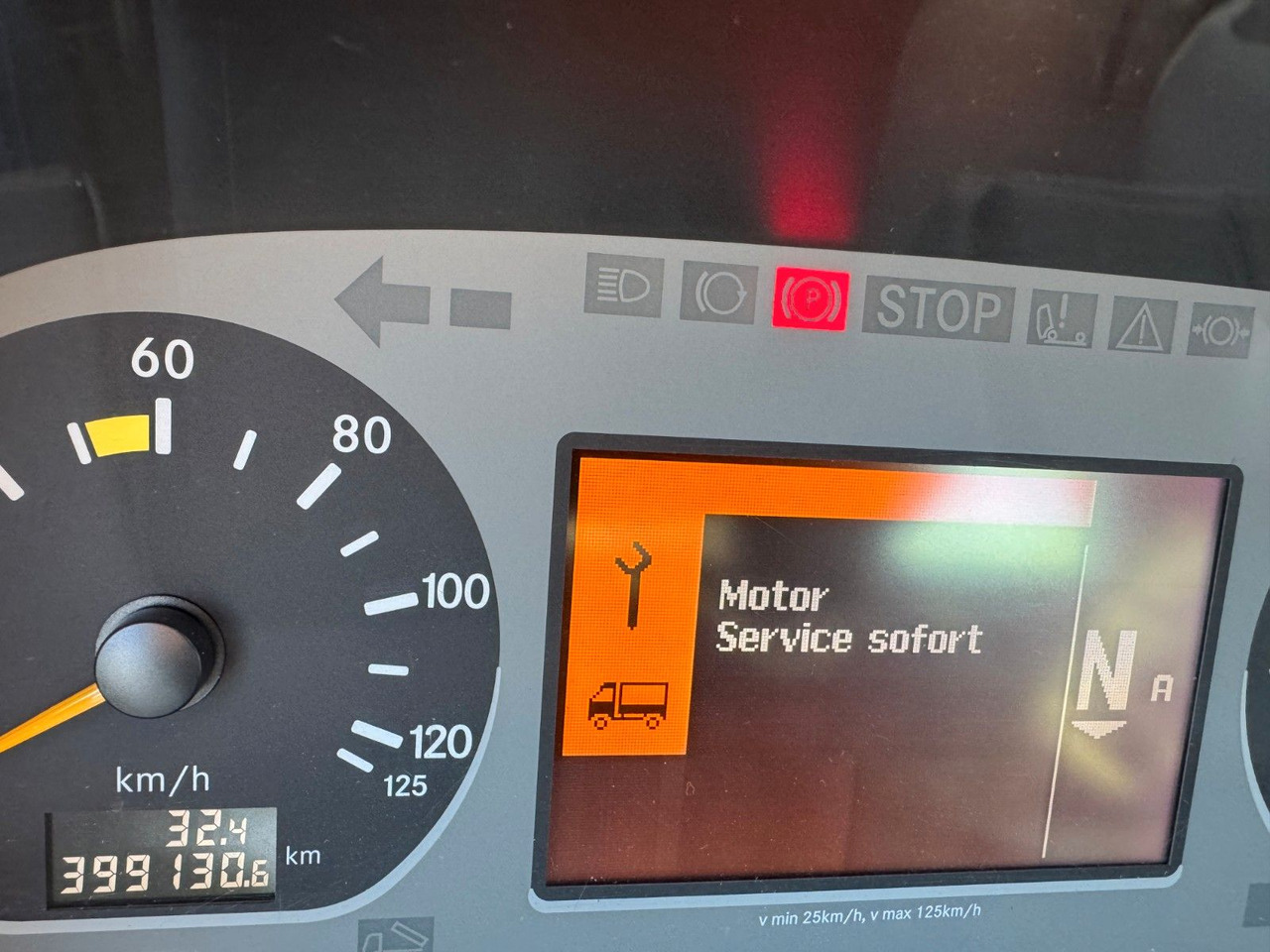 Mercedes-Benz Actros 3341 6x6 Kipperfahrgestell mit Zylinder - Kamion sa golom šasijom i zatvorenom kabinom: slika 5 Mercedes-Benz Actros 3341 6x6 Kipperfahrgestell mit Zylinder - Kamion sa golom šasijom i zatvorenom kabinom: slika 5