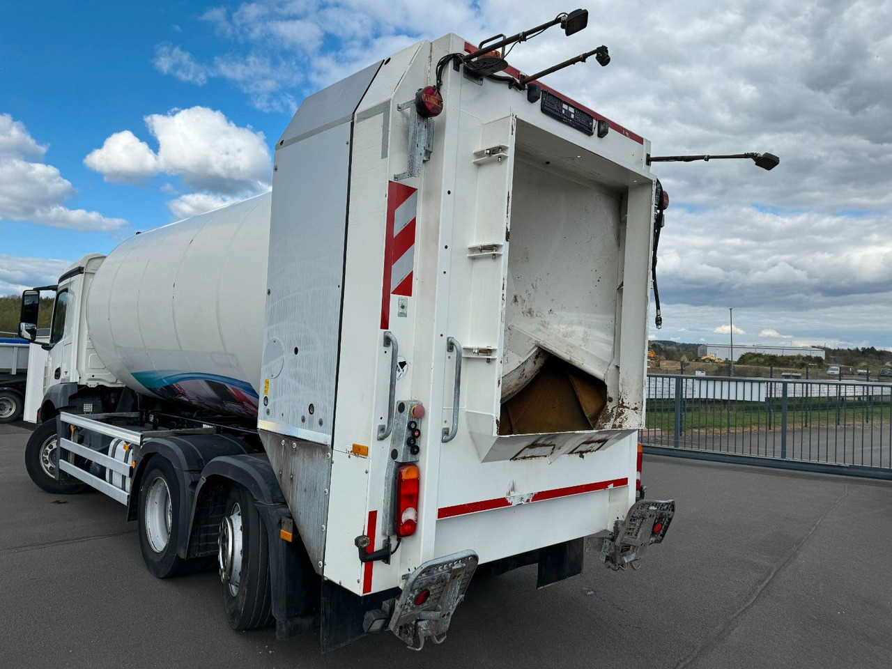 Mercedes-Benz Antos 2533  6x2 Faun Rotopress 520 / Euro 6 Mercedes-Benz Antos 2533  6x2 Faun Rotopress 520 / Euro 6 Mercedes-Benz Antos 2533  6x2 Faun Rotopress 520 / Euro 6 Mercedes-Benz Antos 2533  6x2 Faun Rotopress 520 / Euro 6: slika 7