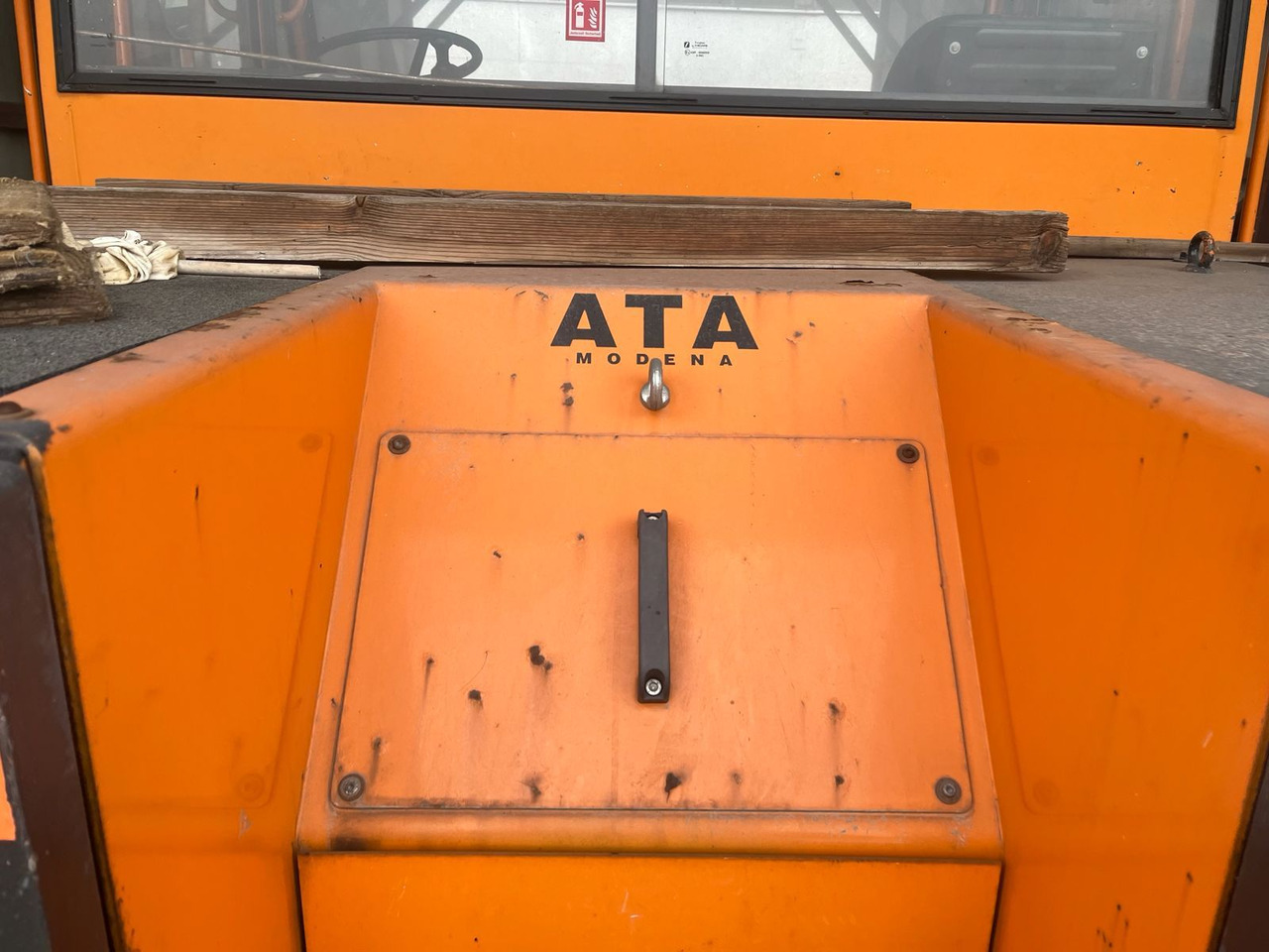 Aerodromski traktor ATA 8500 4X4: slika 6