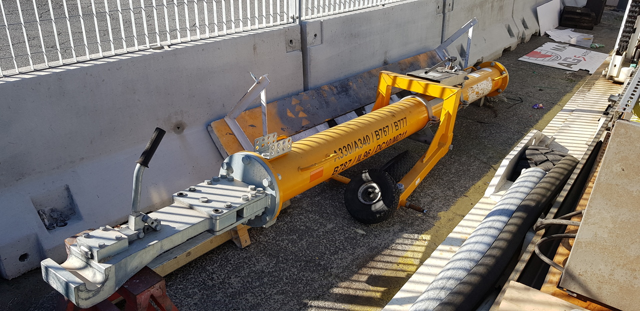 Aircraft Towbar B767/B777/A330/A340/L1011 - Aerodromska oprema: slika 1 Aircraft Towbar B767/B777/A330/A340/L1011 - Aerodromska oprema: slika 1