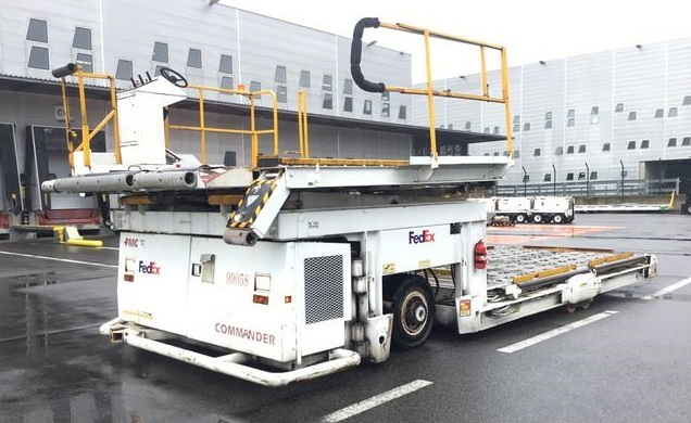 Lower Deck Loader FMC Commander 15 Wide - Utovarivač kontejnera/ Paleta: slika 1 Lower Deck Loader FMC Commander 15 Wide - Utovarivač kontejnera/ Paleta: slika 1