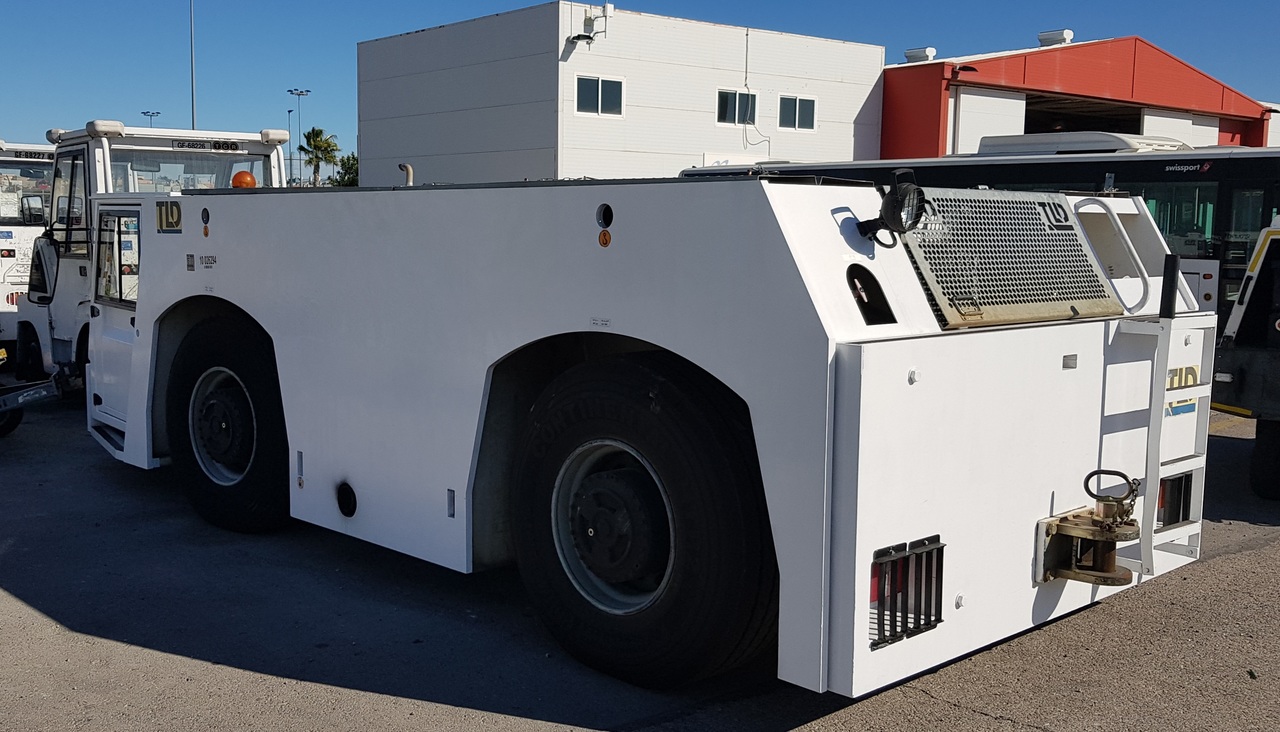 Aerodromski traktor Pushback Tractor TLD TMX400-30: slika 6 Aerodromski traktor Pushback Tractor TLD TMX400-30: slika 6