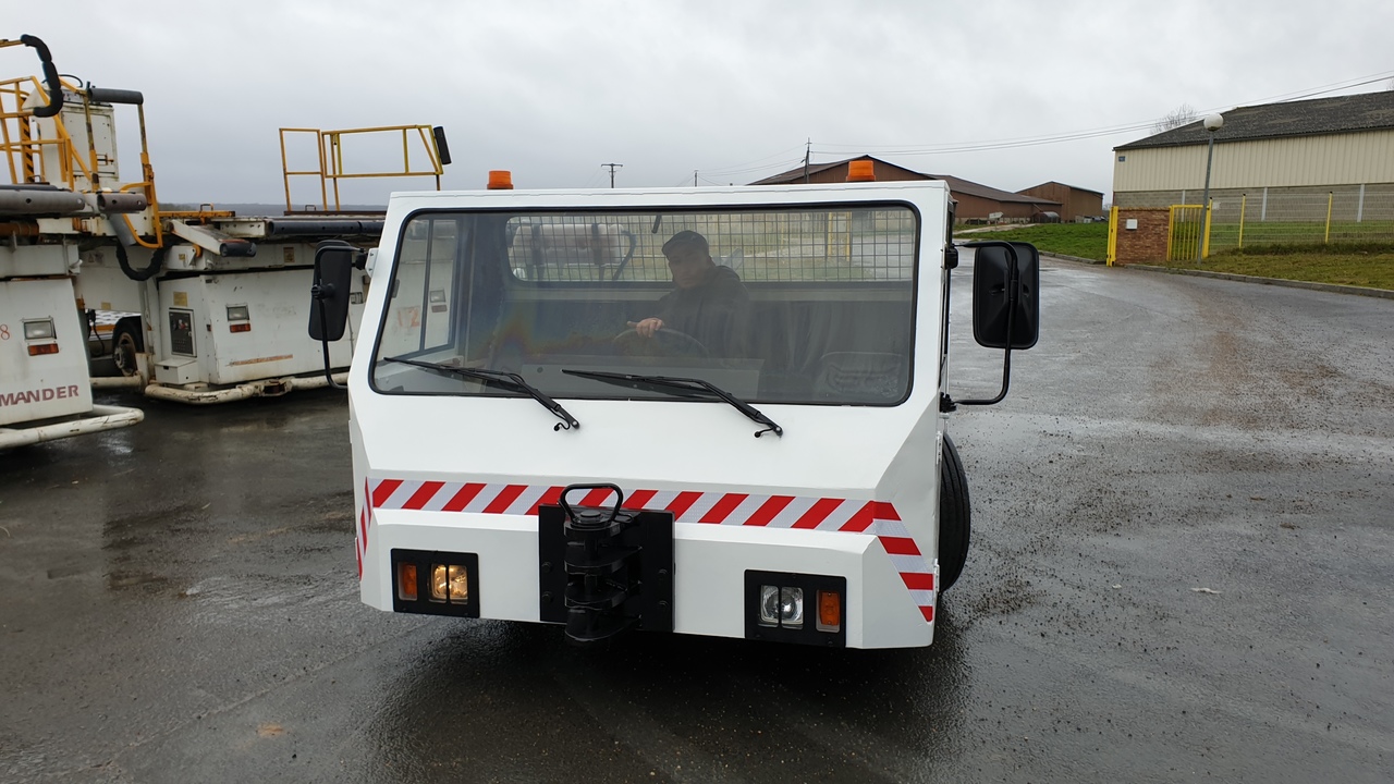 SOVAM K100 - Aerodromski traktor: slika 4 SOVAM K100 - Aerodromski traktor: slika 4