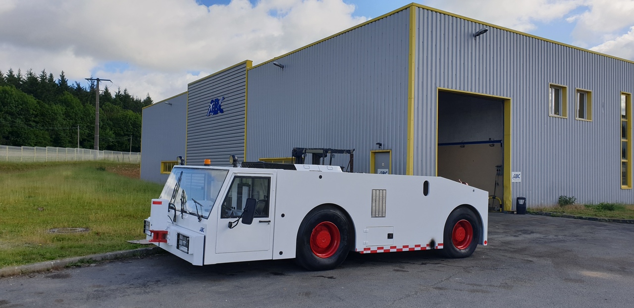 SOVAM K250 - Aerodromski traktor: slika 2 SOVAM K250 - Aerodromski traktor: slika 2