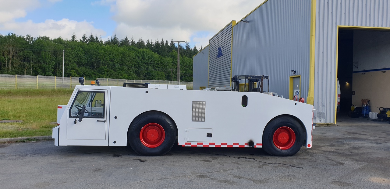 SOVAM K250 - Aerodromski traktor: slika 1 SOVAM K250 - Aerodromski traktor: slika 1