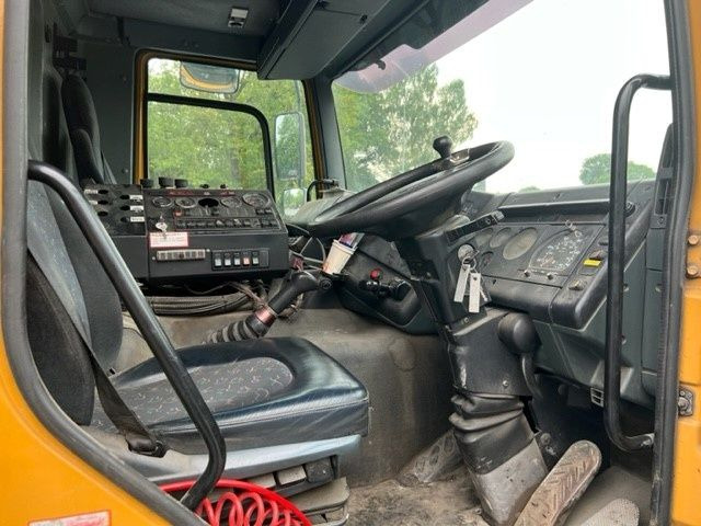 DAF CF 65 FA65.210 CF Right Hand Drive - Kamion sa golom šasijom i zatvorenom kabinom: slika 4 DAF CF 65 FA65.210 CF Right Hand Drive - Kamion sa golom šasijom i zatvorenom kabinom: slika 4