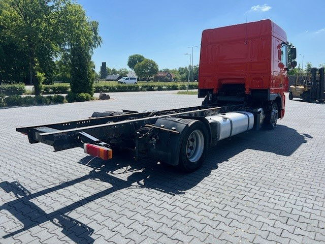 DAF XF 105.410 FA105.410 XF - Kamion sa golom šasijom i zatvorenom kabinom: slika 4 DAF XF 105.410 FA105.410 XF - Kamion sa golom šasijom i zatvorenom kabinom: slika 4