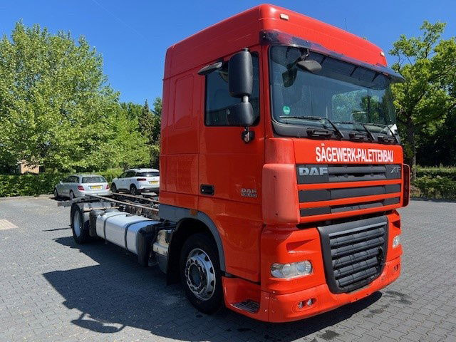 DAF XF 105.410 FA105.410 XF - Kamion sa golom šasijom i zatvorenom kabinom: slika 3 DAF XF 105.410 FA105.410 XF - Kamion sa golom šasijom i zatvorenom kabinom: slika 3