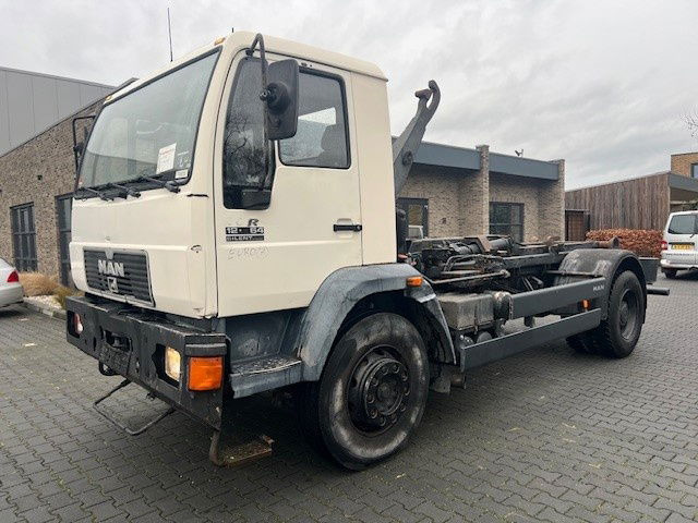 MAN 18.284 18.264 Steel spring - Kamion za prevoz kontejnera/ Kamion sa promenjivim sandukom: slika 1 MAN 18.284 18.264 Steel spring - Kamion za prevoz kontejnera/ Kamion sa promenjivim sandukom: slika 1