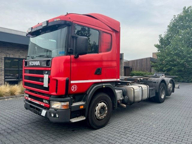 Scania R124-420 .420 6x2 - Kamion sa golom šasijom i zatvorenom kabinom: slika 1 Scania R124-420 .420 6x2 - Kamion sa golom šasijom i zatvorenom kabinom: slika 1