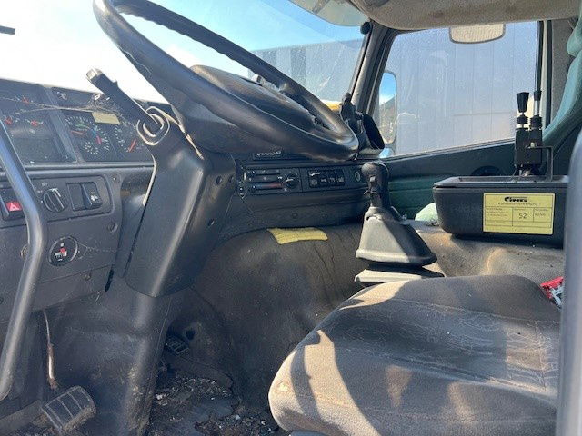 Volvo FM 12.420 FM12.420 6x2 - Kamion sa golom šasijom i zatvorenom kabinom: slika 5 Volvo FM 12.420 FM12.420 6x2 - Kamion sa golom šasijom i zatvorenom kabinom: slika 5