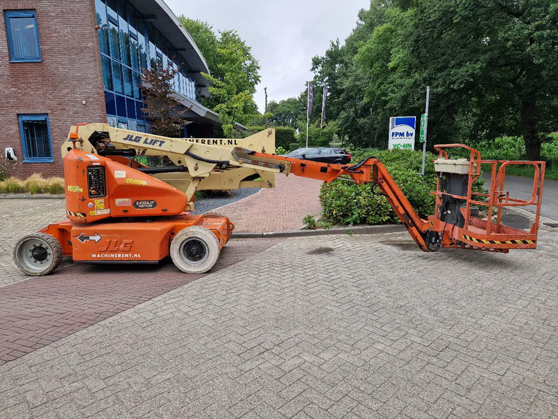 JLG E400AJPN - Zglobna platforma: slika 2 JLG E400AJPN - Zglobna platforma: slika 2