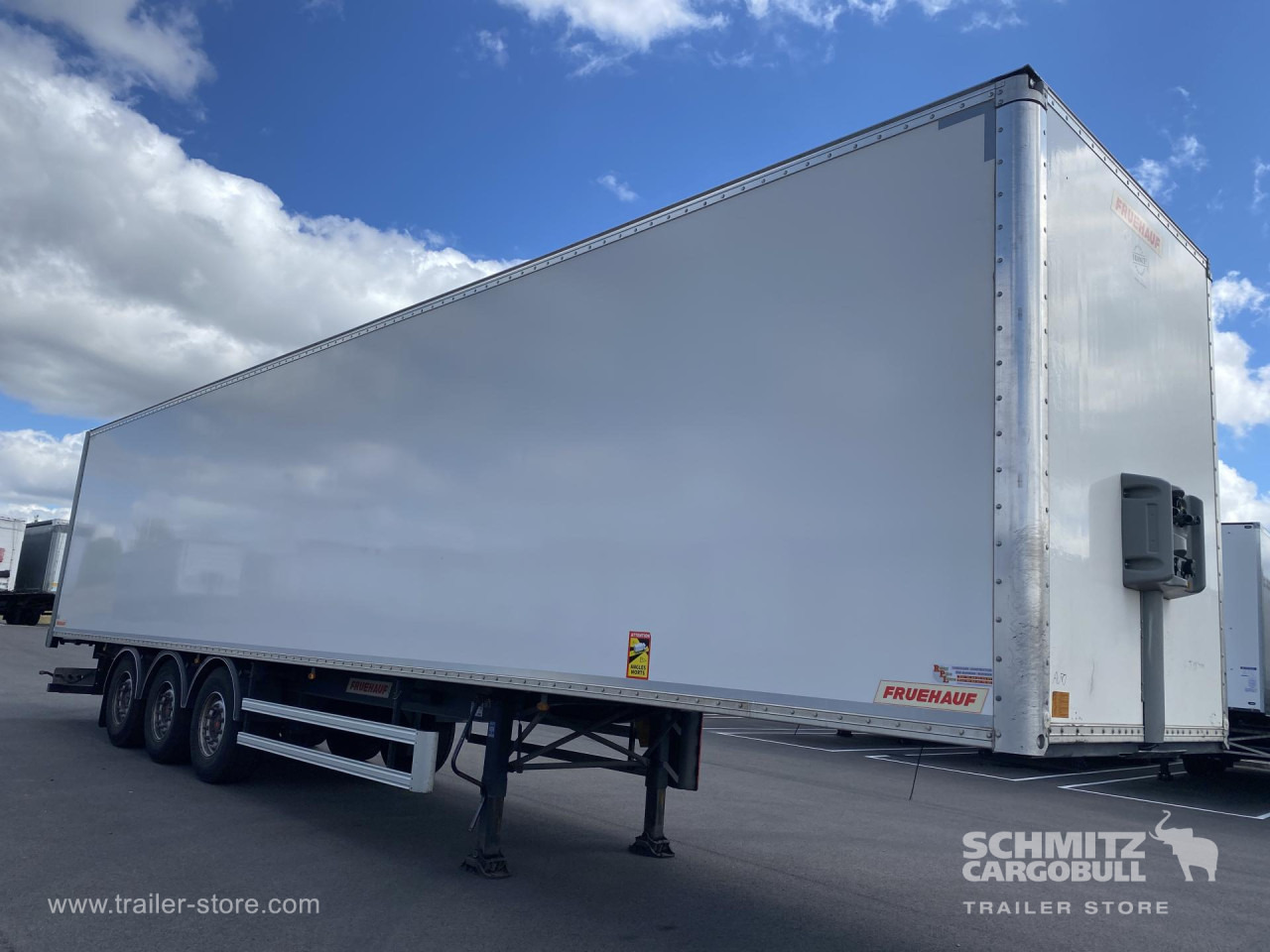 FRUEHAUF Dryfreight Standard - Poluprikolica sa zatvorenim sandukom: slika 1 FRUEHAUF Dryfreight Standard - Poluprikolica sa zatvorenim sandukom: slika 1
