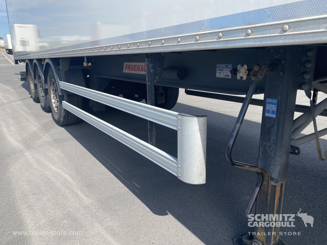 FRUEHAUF Dryfreight Standard Roller shutter door - Poluprikolica sa zatvorenim sandukom: slika 4 FRUEHAUF Dryfreight Standard Roller shutter door - Poluprikolica sa zatvorenim sandukom: slika 4