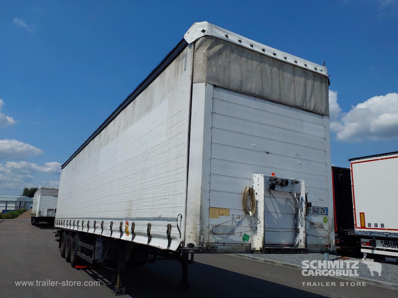 SCHMITZ Curtainsider Mega Taillift - Poluprikolica sa ceradom: slika 1 SCHMITZ Curtainsider Mega Taillift - Poluprikolica sa ceradom: slika 1