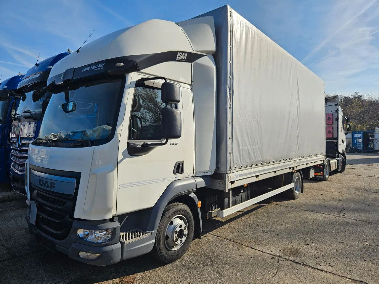 DAF LF 180 7.5 t - Kamion sa ceradom: slika 1 DAF LF 180 7.5 t - Kamion sa ceradom: slika 1