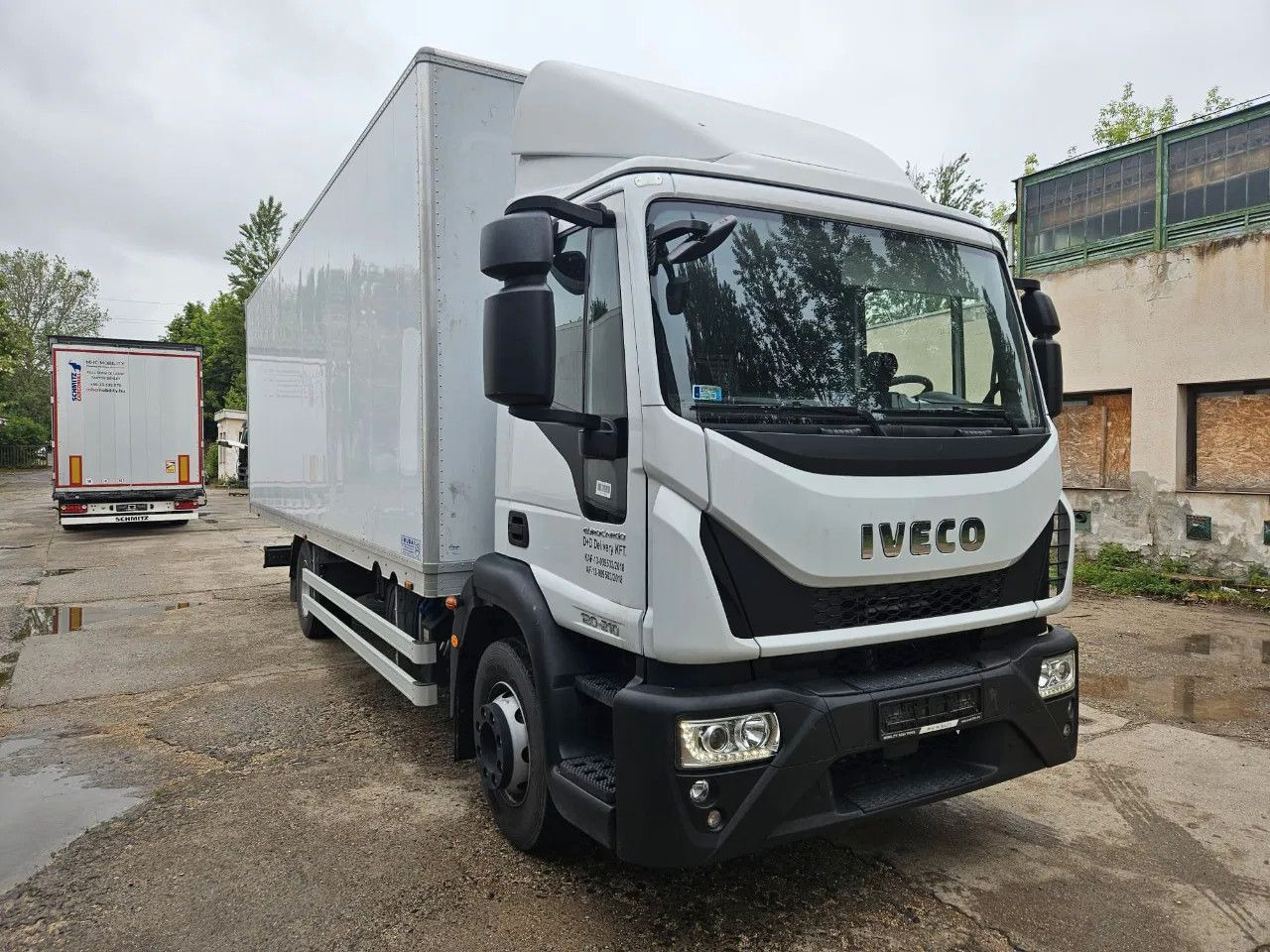 Iveco EuroCargo 120 - 210 BOX 12t Only 7554 km - Kamion sa zatvorenim sandukom: slika 3 Iveco EuroCargo 120 - 210 BOX 12t Only 7554 km - Kamion sa zatvorenim sandukom: slika 3