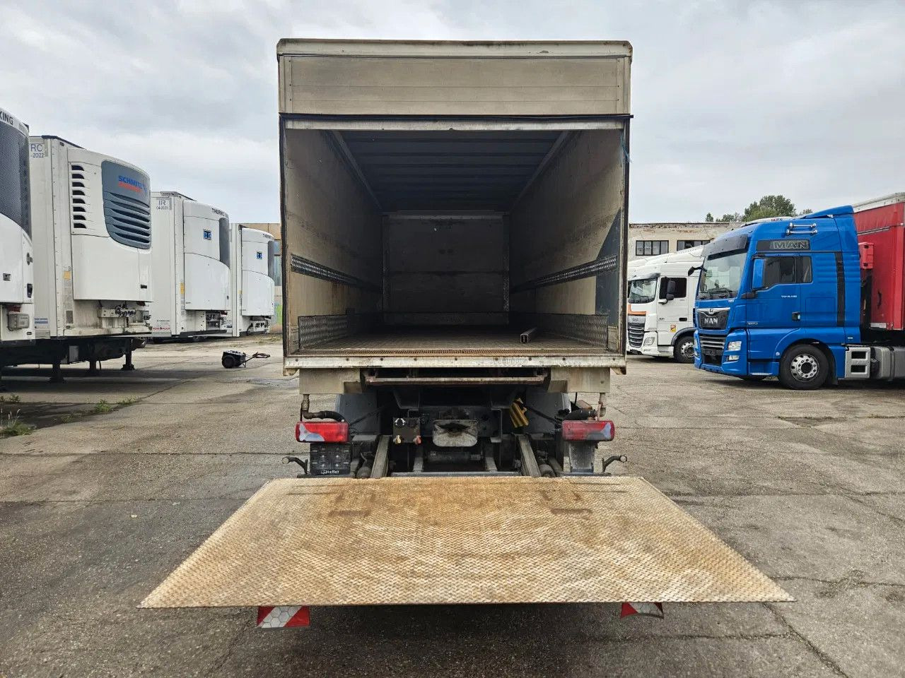 MAN TGA 26.400 BDF Tail Lift Euro5, New Smart2 Tacho - Kamion za prevoz kontejnera/ Kamion sa promenjivim sandukom: slika 5 MAN TGA 26.400 BDF Tail Lift Euro5, New Smart2 Tacho - Kamion za prevoz kontejnera/ Kamion sa promenjivim sandukom: slika 5