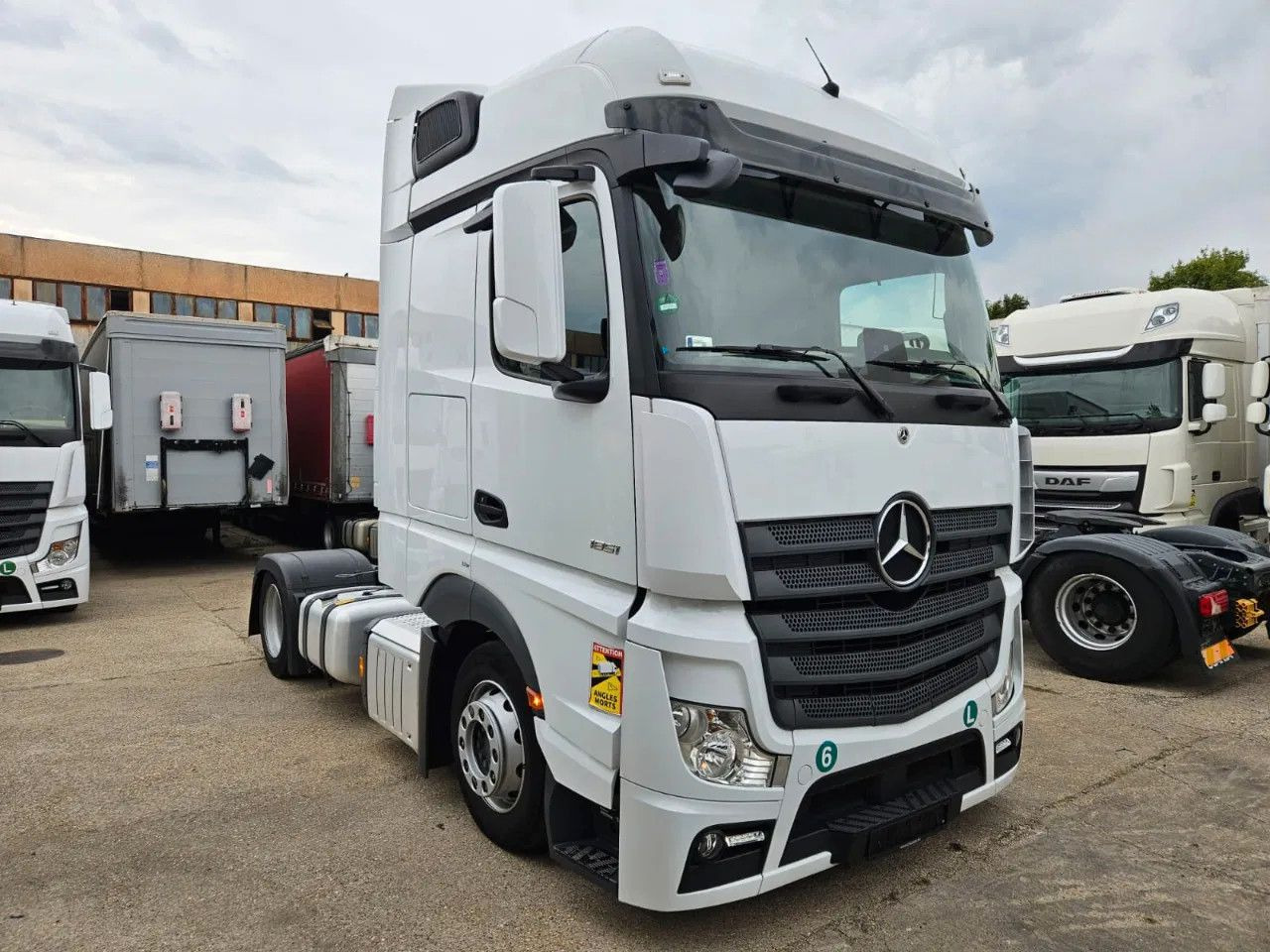 Mercedes-Benz Actros 1851 Mega, BigSpace, Standklima, 4 units - Tegljač: slika 2 Mercedes-Benz Actros 1851 Mega, BigSpace, Standklima, 4 units - Tegljač: slika 2