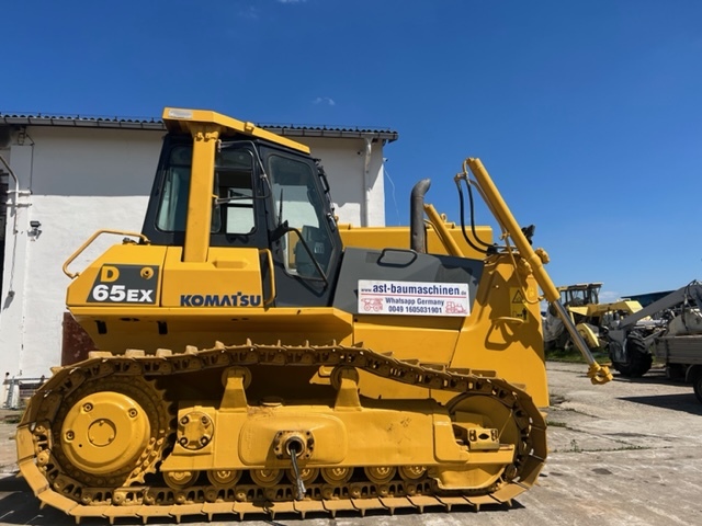 KOMATSU D65EX12 mit Ripperventil - Buldožer: slika 1 KOMATSU D65EX12 mit Ripperventil - Buldožer: slika 1