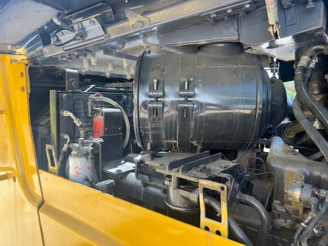 KOMATSU D65EX12 mit Ripperventil - Buldožer: slika 4 KOMATSU D65EX12 mit Ripperventil - Buldožer: slika 4
