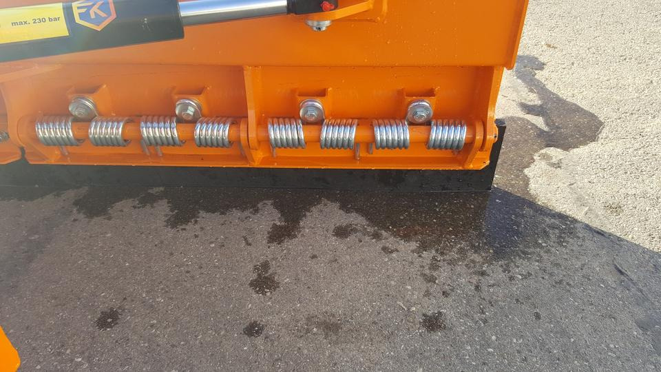 Schneeschild 1,8m Kubota Kommunal Schlepper Radlader Hoflader - Raonik za sneg: slika 5 Schneeschild 1,8m Kubota Kommunal Schlepper Radlader Hoflader - Raonik za sneg: slika 5