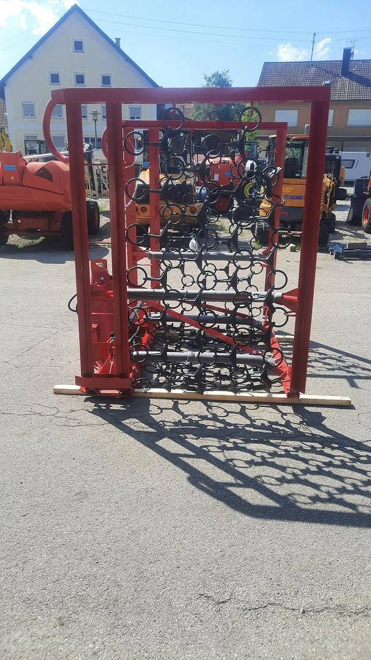 Neue Wiesenegge 6m hydraulisch Wiesenschleppe Fendt Schlepper - Lančana drljača: slika 2 Neue Wiesenegge 6m hydraulisch Wiesenschleppe Fendt Schlepper - Lančana drljača: slika 2