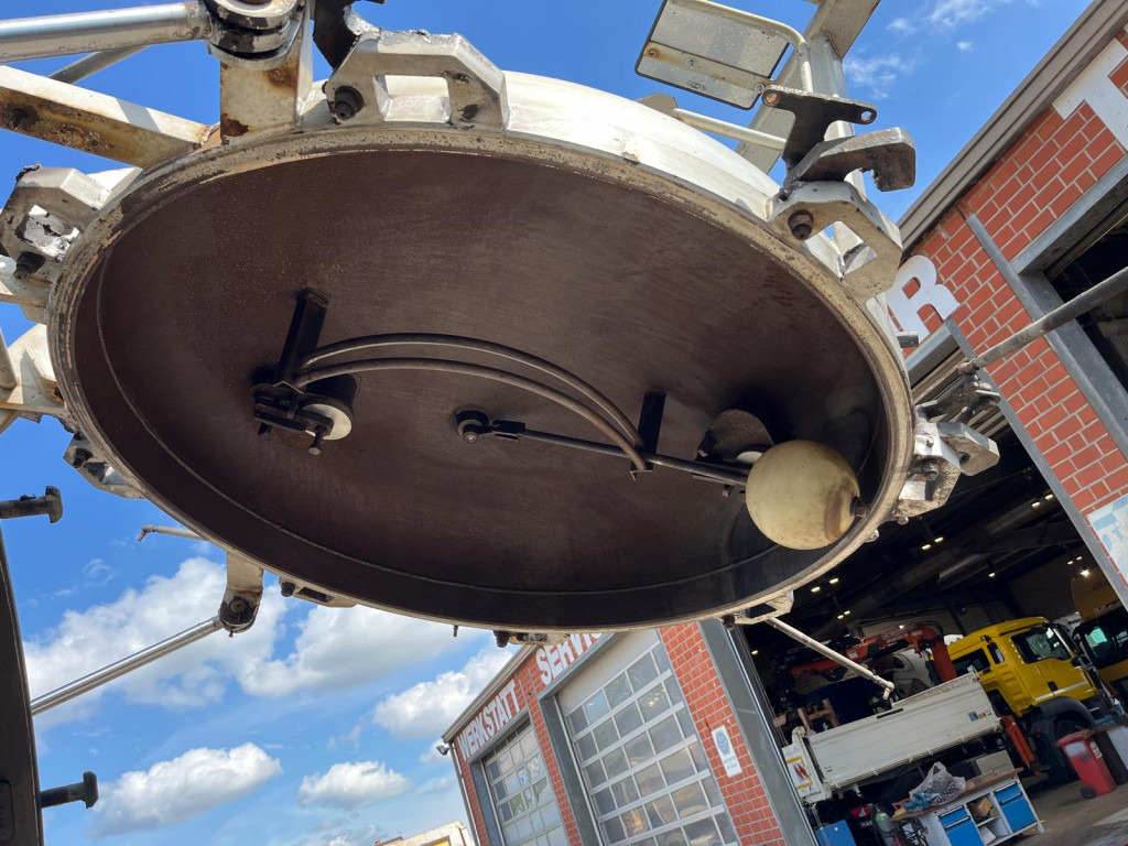 KRONE BDF-Anhänger AZW 18 Tankanhänger Bj-2011 Saug+Druck - Prikolica cisterna: slika 3 KRONE BDF-Anhänger AZW 18 Tankanhänger Bj-2011 Saug+Druck - Prikolica cisterna: slika 3