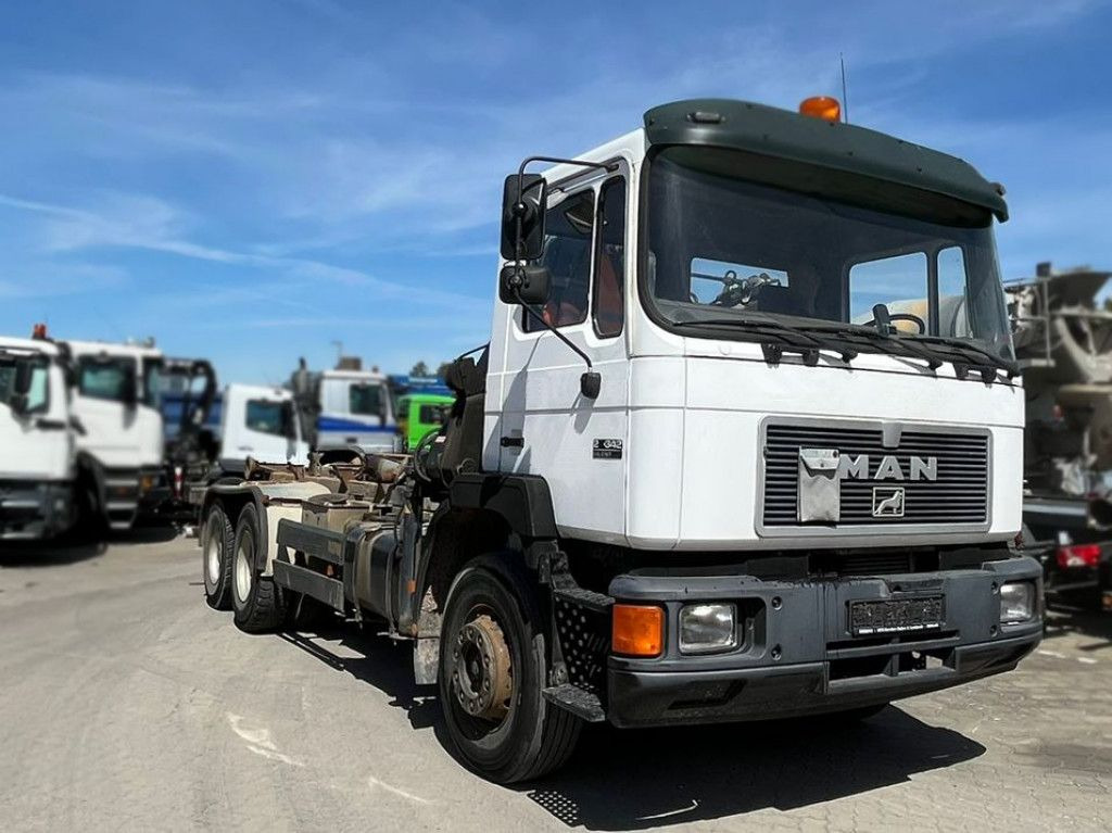 MAN F2000 27.342 6x4 Abrollkipper mit Kran - Kamion sa hidrauličnom kukom, Kamion sa dizalicom: slika 2 MAN F2000 27.342 6x4 Abrollkipper mit Kran - Kamion sa hidrauličnom kukom, Kamion sa dizalicom: slika 2